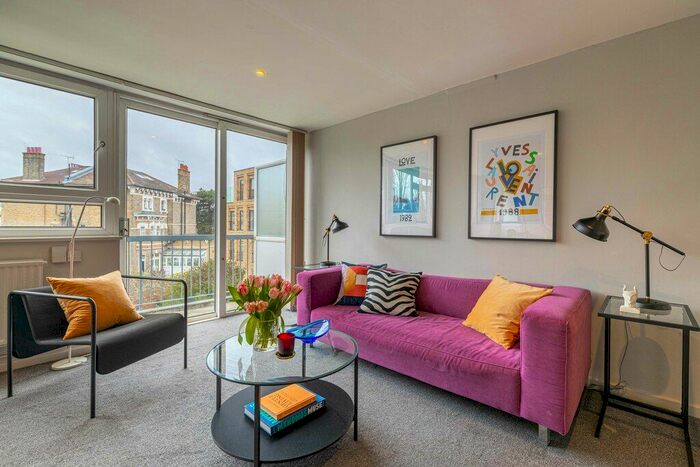 2 Bedroom Flat To Rent In Leylands, Putney, SW18