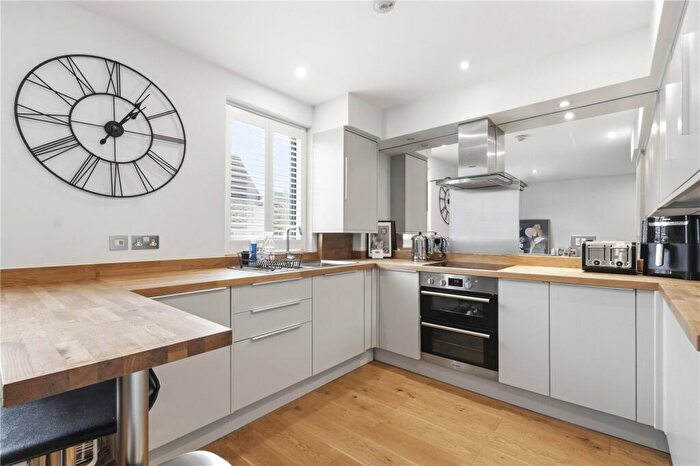 1 Bedroom Apartment For Sale In Tiffany Court, Oakhurst Grove, East Dulwich, London, SE22
