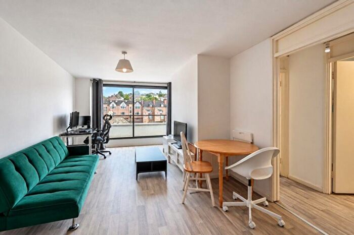 1 Bedroom Flat For Sale In Eastgate Gardens, Guildford, GU1