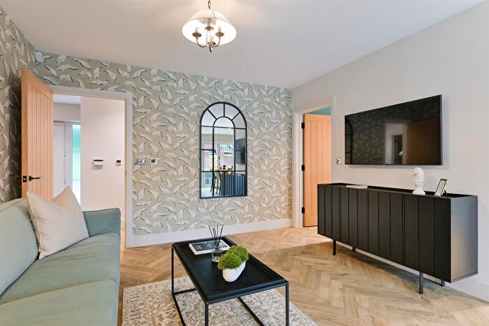 4 Bedroom Detached House For Sale In The Acorn, Banstead, SM7