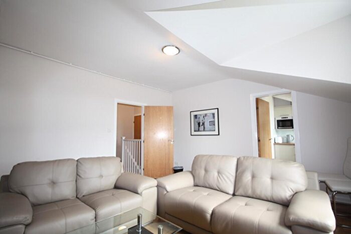 2 Bedroom Flat To Rent In Powis Terrace, Aberdeen, AB25