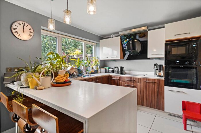 3 Bedroom End Of Terrace House To Rent In Alston Walk, Reading, RG4