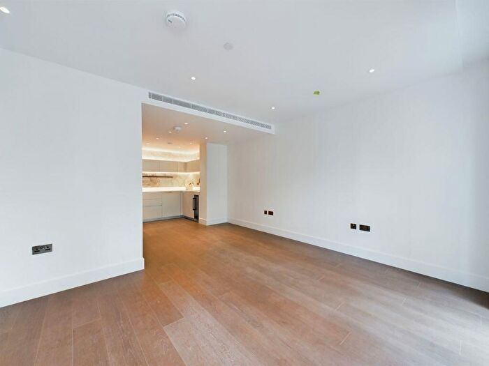 2 Bedroom Flat To Rent In Cascade Apartments, Cascade Way, London, W12