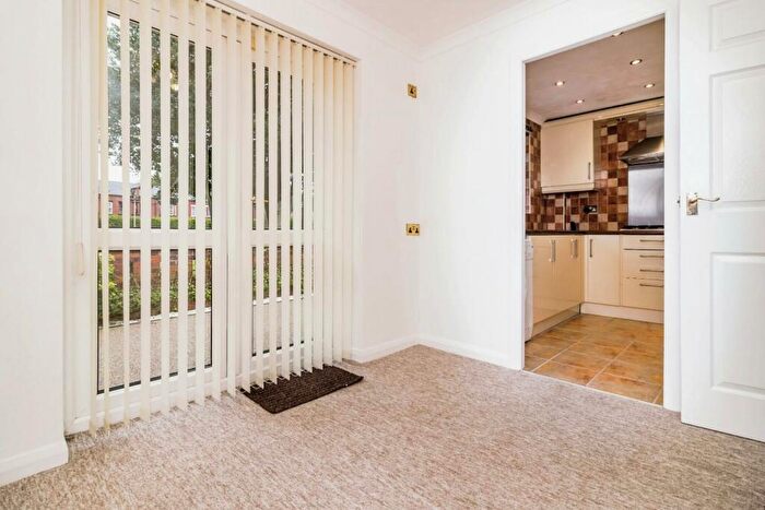 2 Bedroom Detached Bungalow To Rent In Bolton Road, Salford, M6