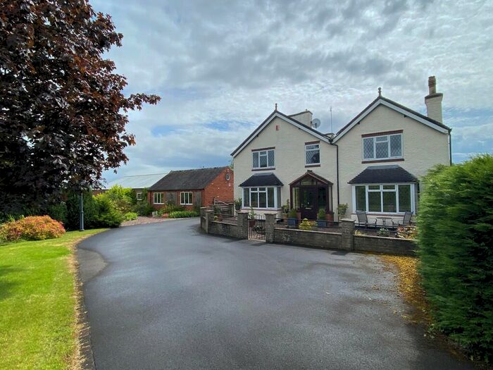 5 Bedroom Detached House For Sale In Wood Lane, Uttoxeter, ST14