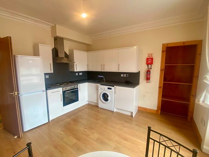 3 Bedroom Flat To Rent In Rosefield Street, Dundee (Off Blackness Road), DD1