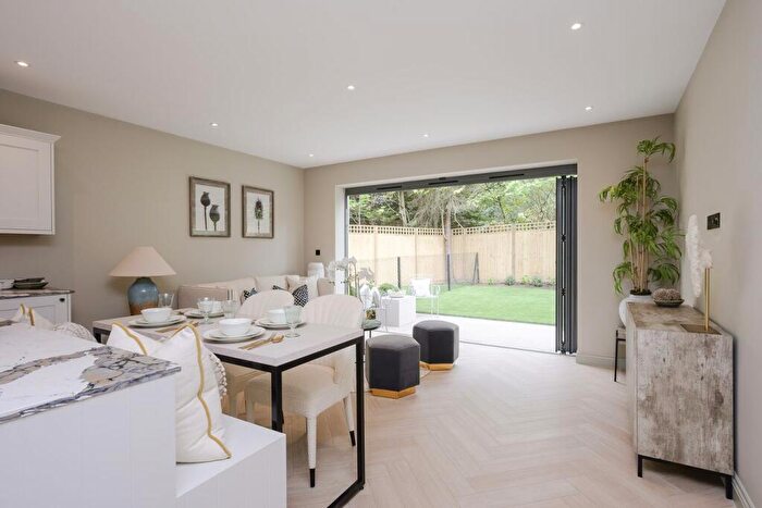2 Bedroom Apartment To Rent In Copsem Lane, Esher, KT10