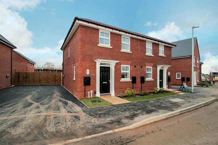 2 Bedroom Semi-Detached House To Rent In Woodhead Road, Warwick CV34