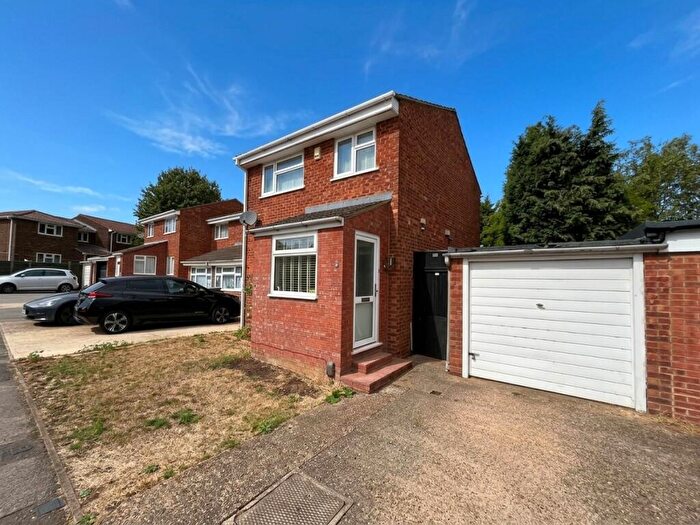 3 Bedroom End Of Terrace House For Sale In Dunsmore Road, Luton, Bedfordshire, LU1