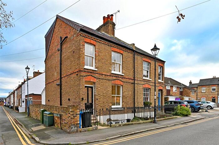 4 Bedroom End Of Terrace House To Rent In Alexandra Road, Windsor, Berkshire, SL4