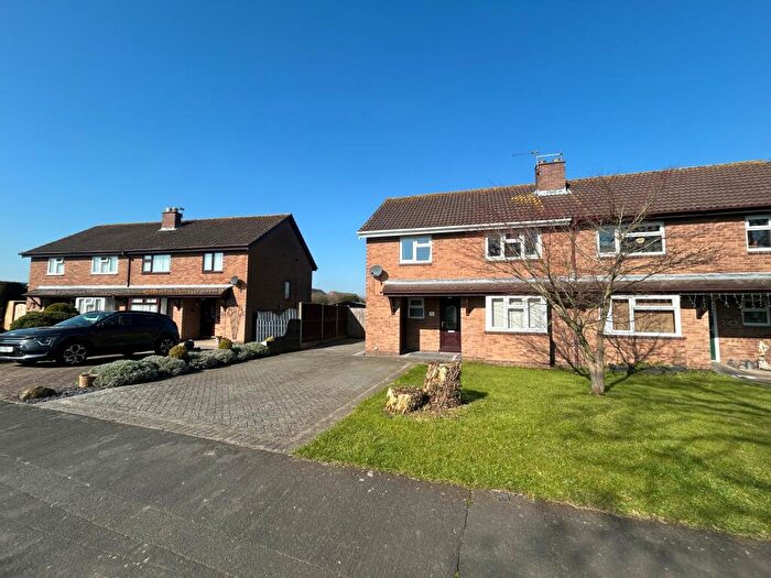 3 Bedroom Semi Detached House To Rent In Dovecliff Crescent, Burton Upon Trent, Stretton, DE13