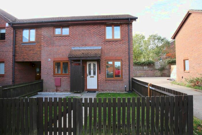 2 Bedroom Property To Rent In Sprucedale Close, Swanley BR8