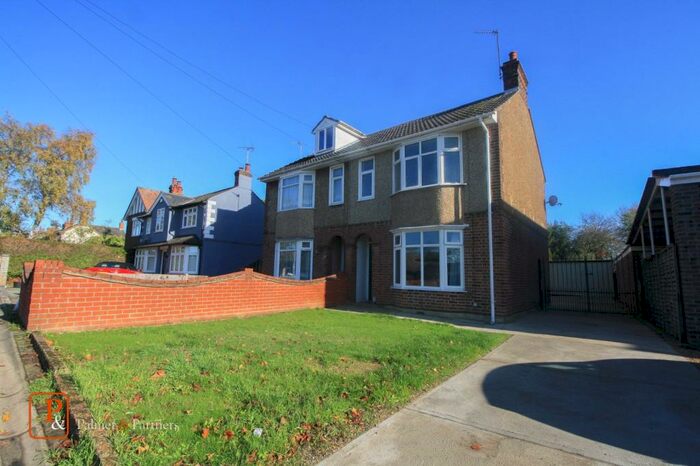 3 Bedroom Semi-Detached House To Rent In Ipswich Road, Colchester, Essex, CO4