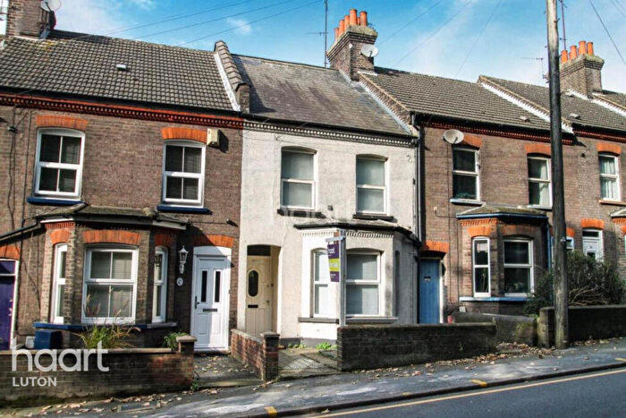 3 Bedroom Terraced House To Rent In Hitchin Road, Luton, LU2