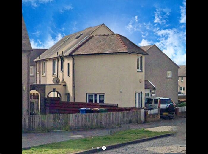 4 Bedroom Semi-Detached House To Rent In Elizabeth Drive, Bathgate, EH48