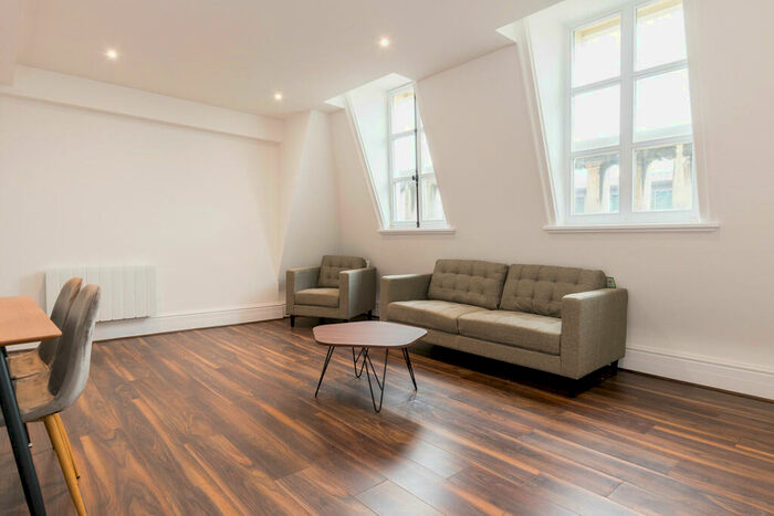 2 Bedroom Apartment To Rent In Pearl Chambers, East Parade, Leeds, LS1