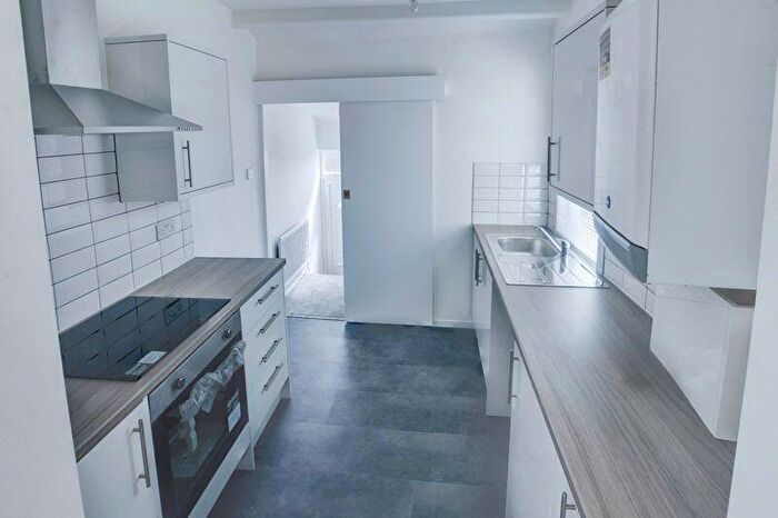 3 Bedroom Flat To Rent In Cartington Terrace, Newcastle Upon Tyne, NE6