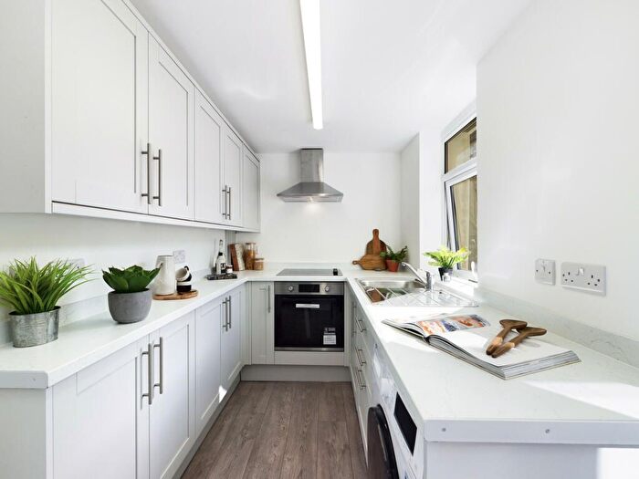 5 Bedroom Flat To Rent In Gladstone Terrace, Lancaster, LA1