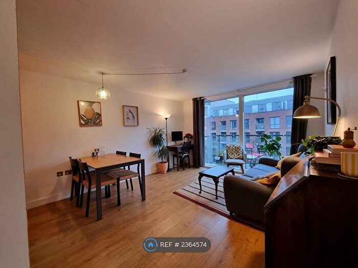 2 Bedroom Flat To Rent In Kleine Wharf, London, N1