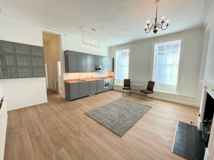 3 Bedroom Apartment To Rent In Arnold House, Flat, High Street, NR32