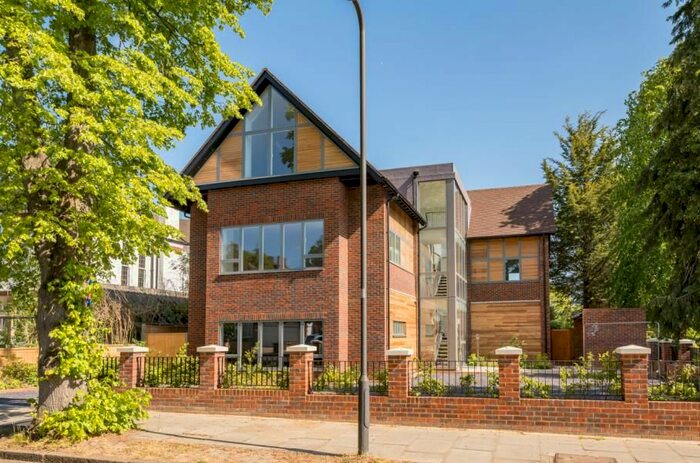2 Bedroom Flat To Rent In Royston Grove, Pinner, HA5