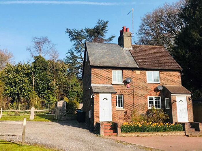 2 Bedroom House To Rent In Snowhill, RH10