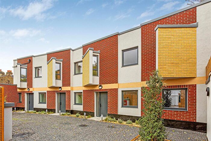 2 Bedroom Apartment For Sale In Flat, Park Apartments, Tooting, CR4