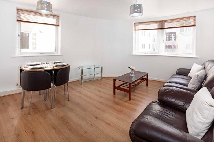 2 Bedroom Apartment To Rent In Albert Dock, L3