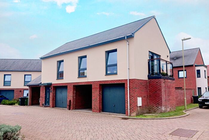 2 Bedroom Flat To Rent In Lincoln Place, Waterlooville, PO7