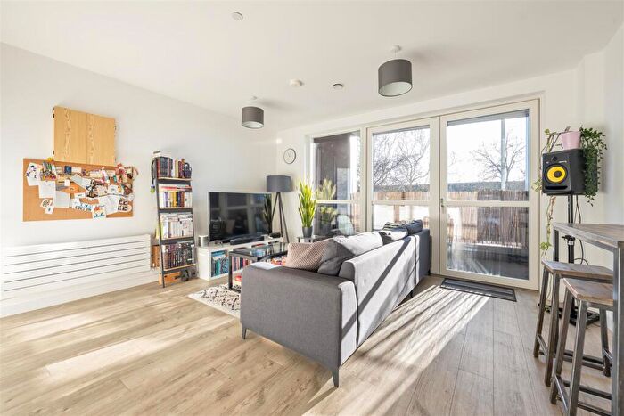 1 Bedroom Apartment For Sale In South Grove, Walthamstow, E17