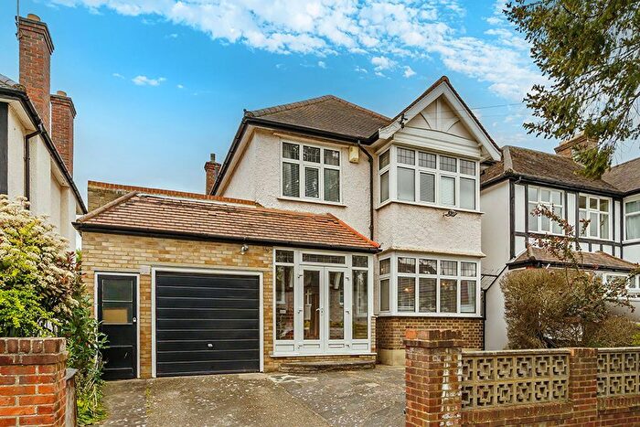 3 Bedroom Detached House For Sale In Alexandra Drive, Surbiton, KT5