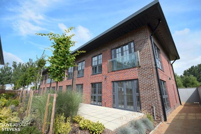 2 Bedroom Flat To Rent In Hambridge Lane, Newbury, RG14