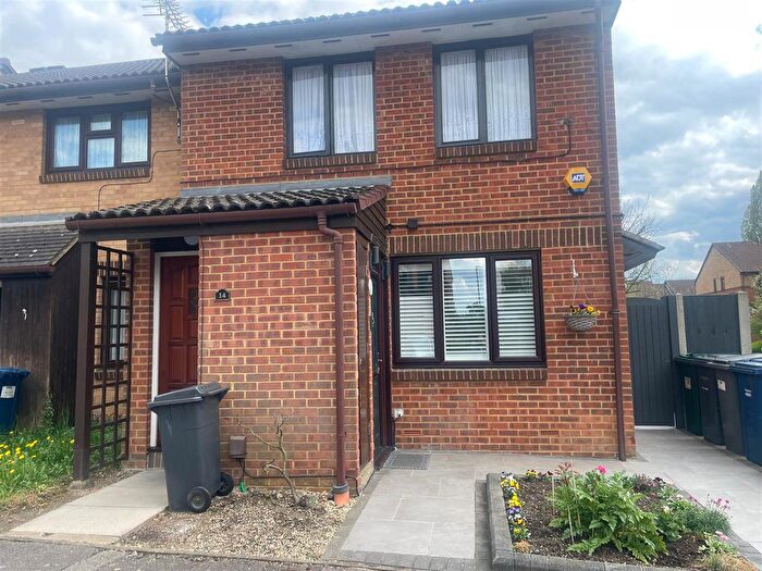 1 Bedroom Maisonette To Rent In Brearley Close, Pavilion Way, Burnt Oak, Edgware, HA8