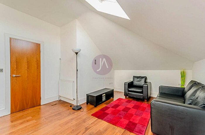2 Bedroom Flat To Rent In Finsbury Park Road, Finsbury Park, London, N4