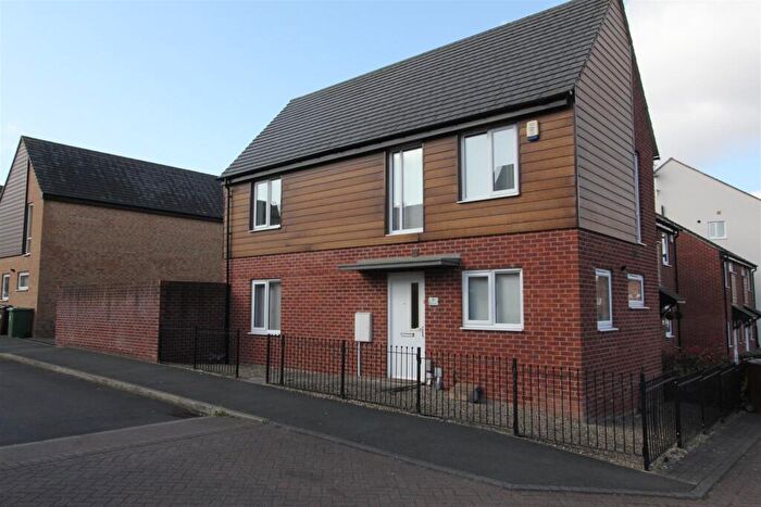 2 Bedroom House To Rent In Parkside Court, Seacroft, LS14