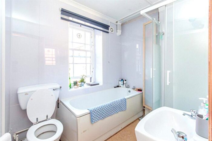 3 Bedroom House To Rent In York Place, Bristol, BS1