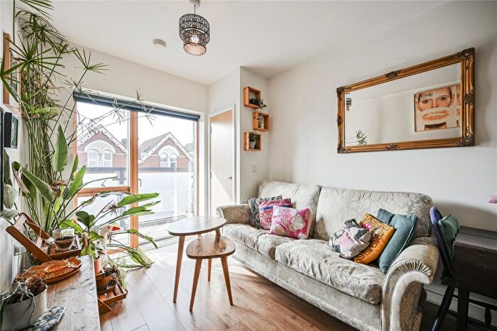 2 Bedroom Apartment For Sale In Strawbridge Court, West Green Road, London, N15