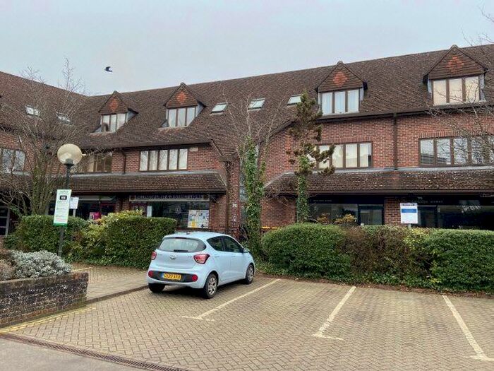 1 Bedroom Flat To Rent In Jengers Mead, Billingshurst, RH14