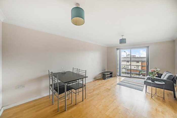 2 Bedroom Flat For Sale In Central Reading, Berkshire, RG1
