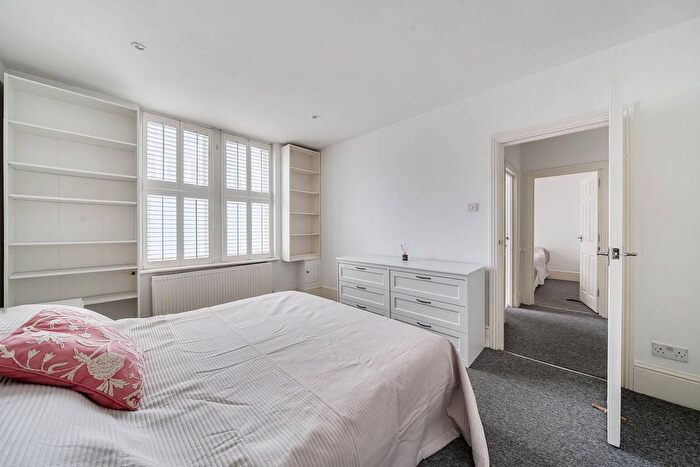 2 Bedroom Flat For Sale In Percy Road, Shepherd's Bush, London, W12