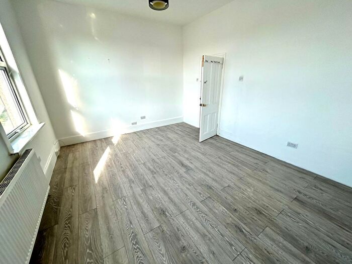 2 Bedroom Flat To Rent In Leytonstone Road, London, E15