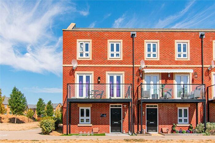 4 Bedroom End Of Terrace House To Rent In Smad Place, Newbury, Berkshire, RG14