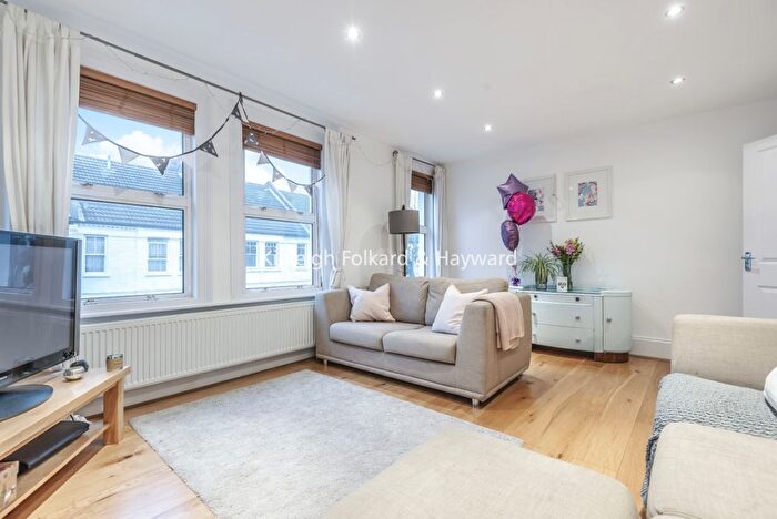 3 Bedroom Maisonette To Rent In Gilbey Road, London, SW17