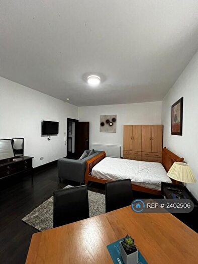 Studio To Rent In Paisley Road West, Glasgow, G51