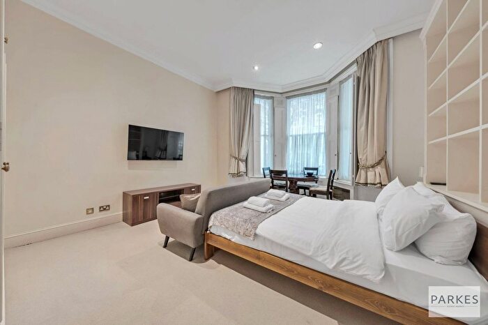 Studio To Rent In Beaufort Gardens, London, SW3