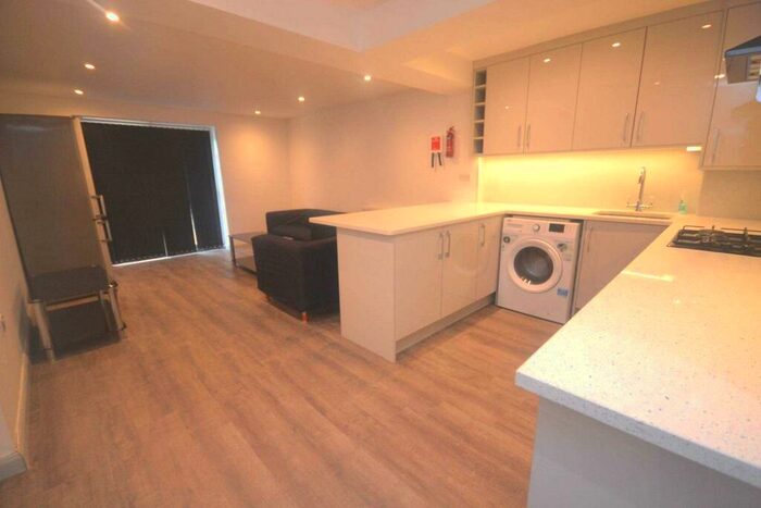 6 Bedroom Terraced House To Rent In Blenheim Road, Reading, RG1