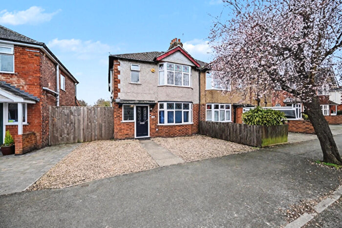 4 Bedroom Semi Detached House For Sale In Slade Road, Rugby, CV21