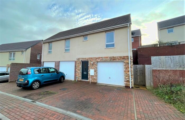 2 Bedroom Maisonette To Rent In Battle Abbey Way, Exeter, EX1