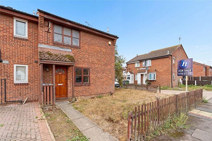 1 Bedroom End Terrace House For Sale In Kipling Avenue, Tilbury, RM18