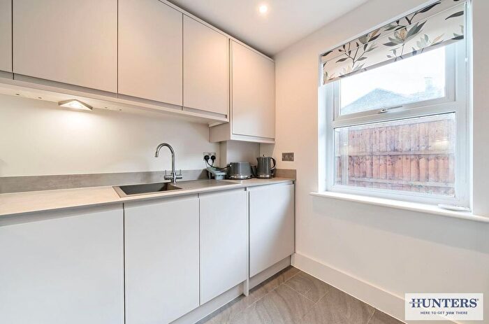 2 Bedroom Flat For Sale In Central Avenue, Welling, DA16